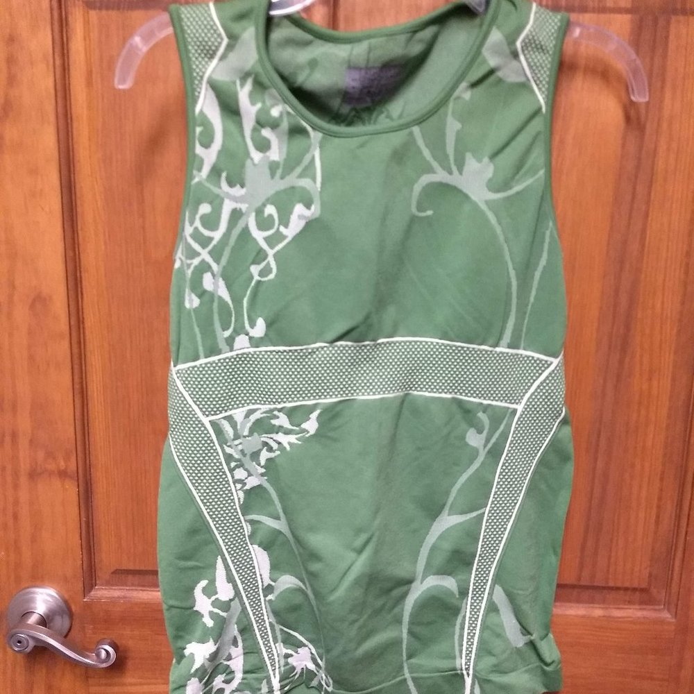 Athleta Womens Green sleeveless tank top Large